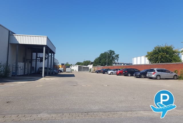 Flughafen Parkplatz DUS - Düsseldorf, D-Flughafen Term. B/C, Flughafenstraße 120 1